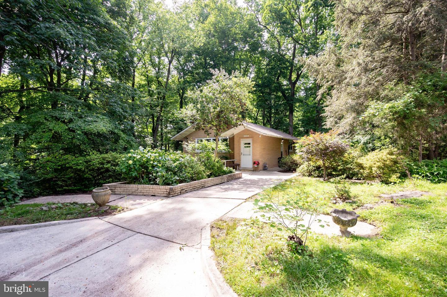 7320 Glenside Dr