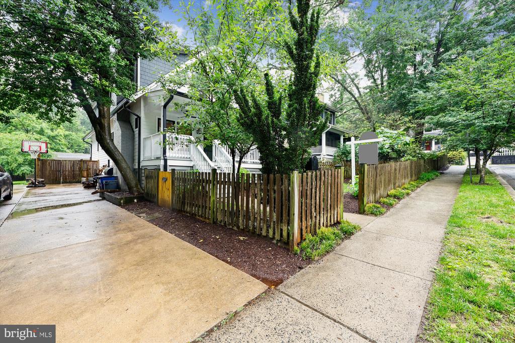 203 SPRING AVENUE
