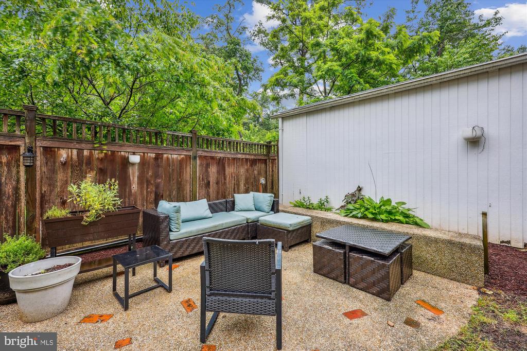 203 SPRING AVENUE