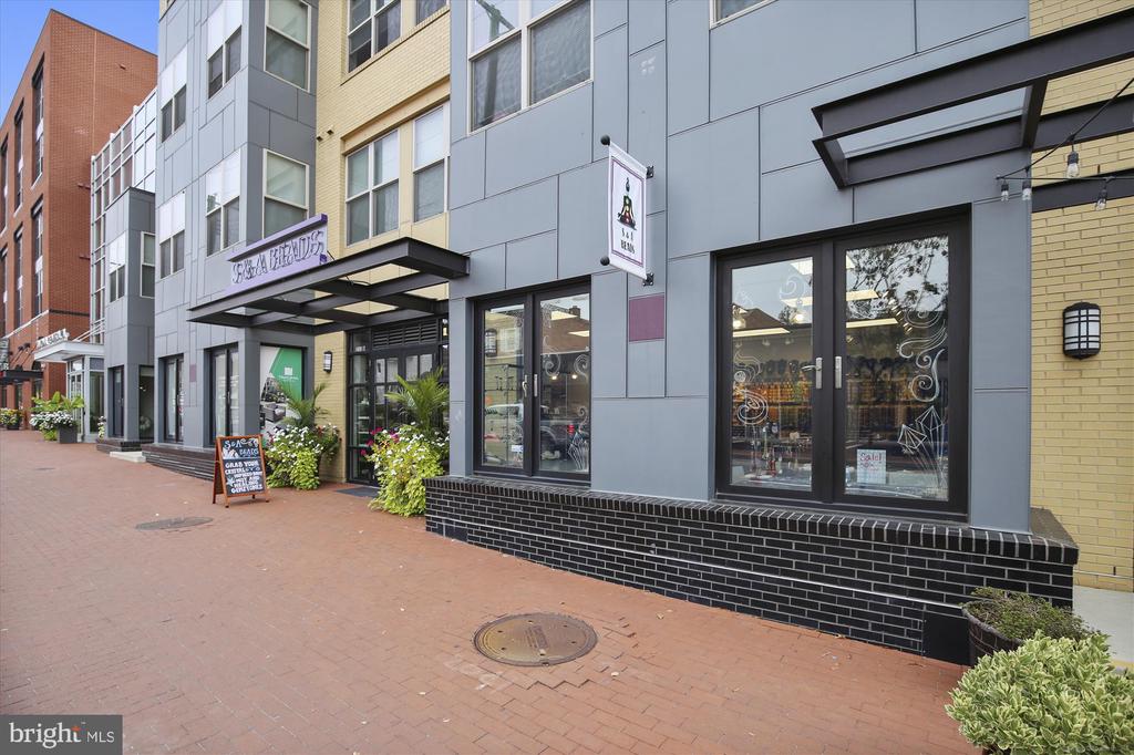 203 SPRING AVENUE