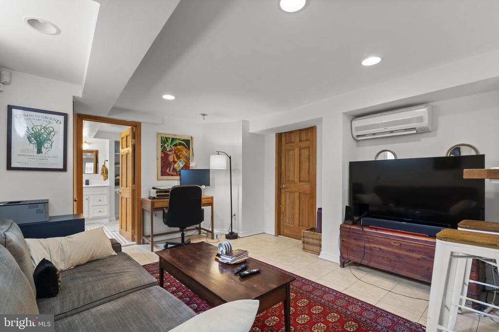 7311 FLOWER AVENUE