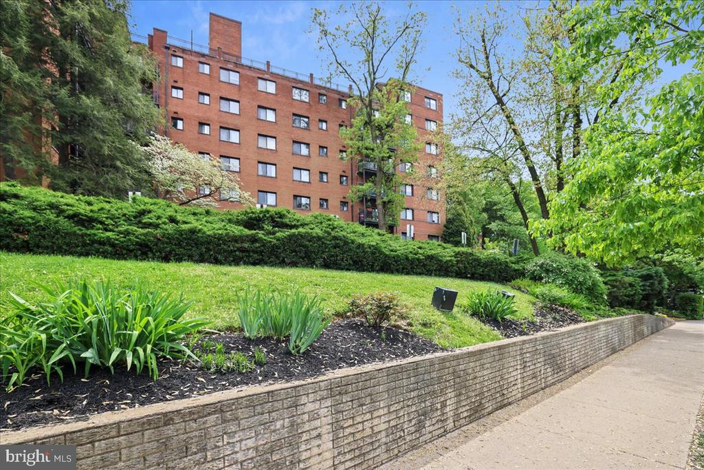 7611 MAPLE AVENUE Unit: 205