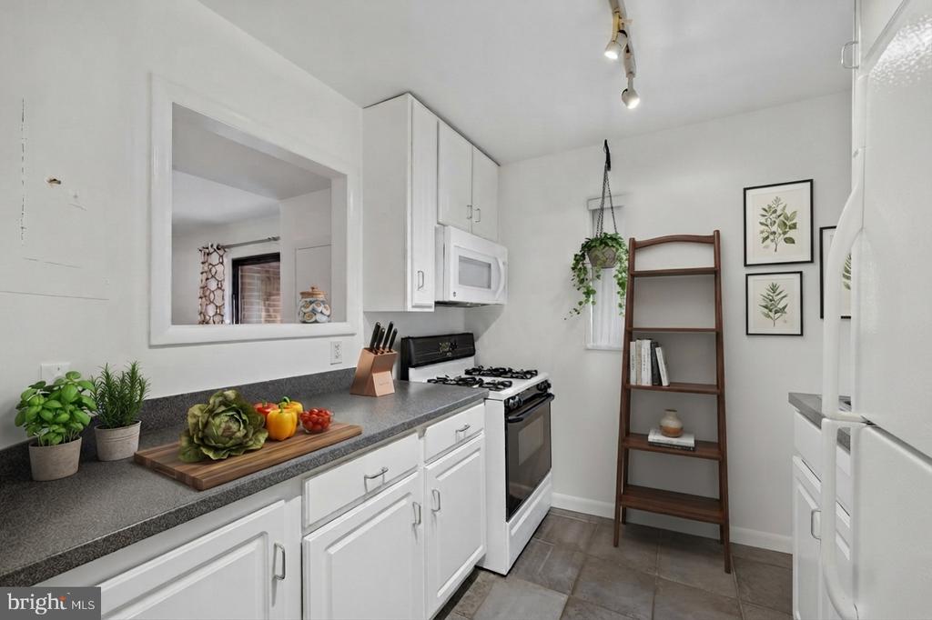 7611 MAPLE AVENUE Unit: 205