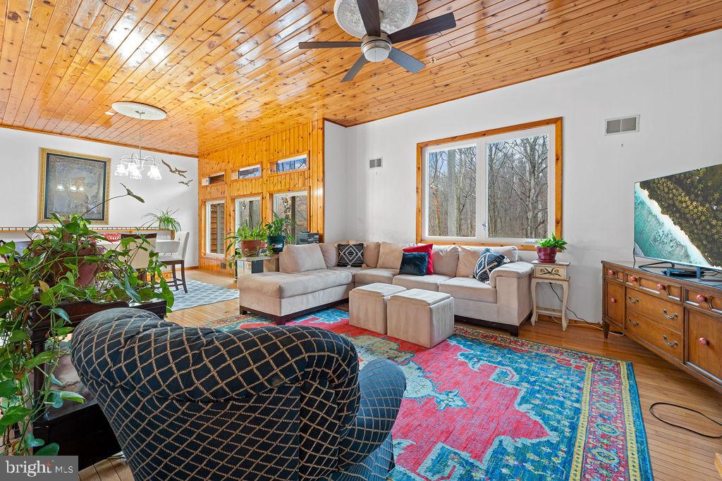 14404 Medwick Rd