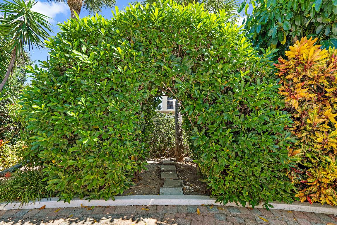 225 Beach Road Unit: 105