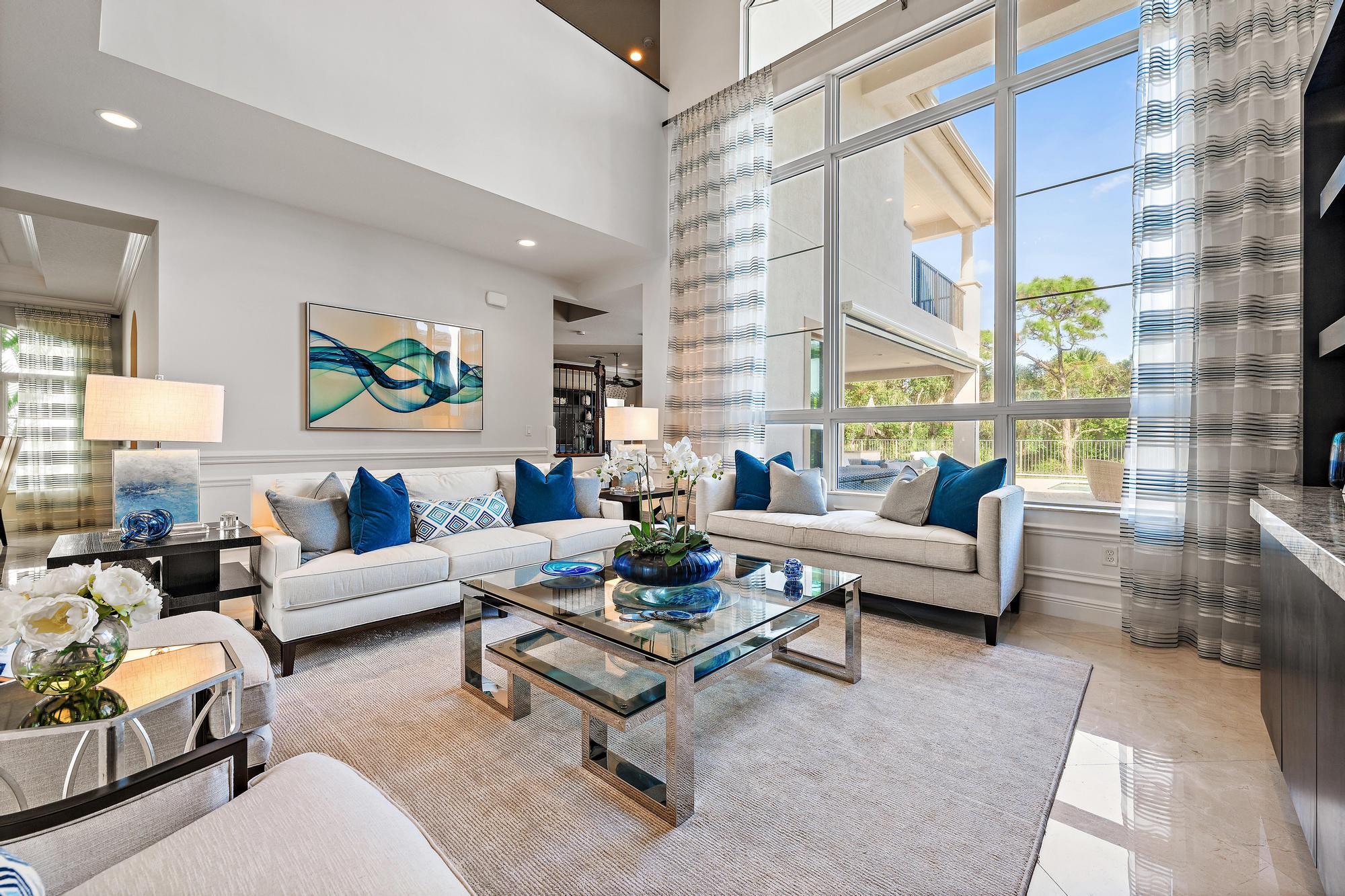 1727 W Hemingway Drive