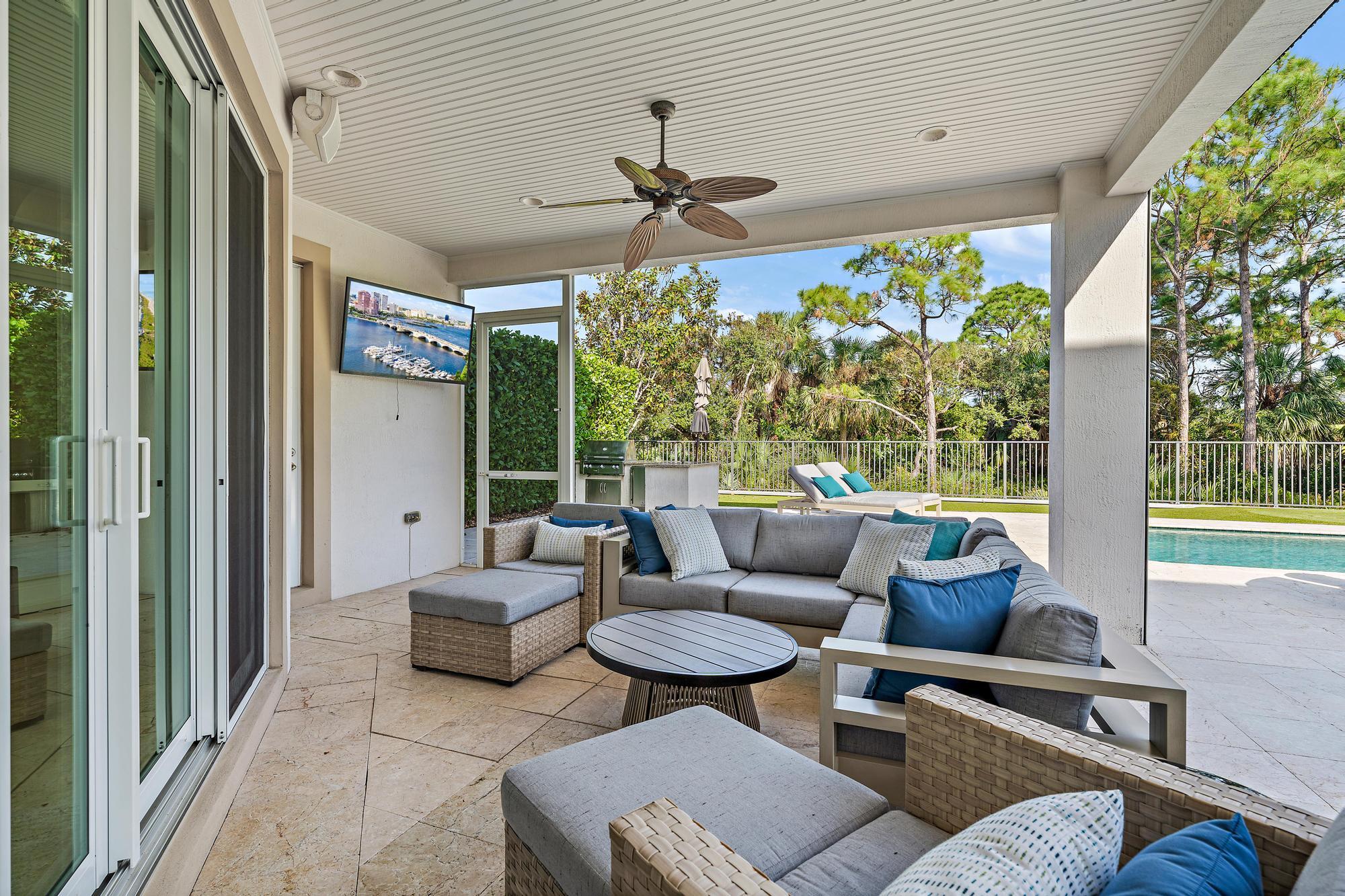 1727 W Hemingway Drive