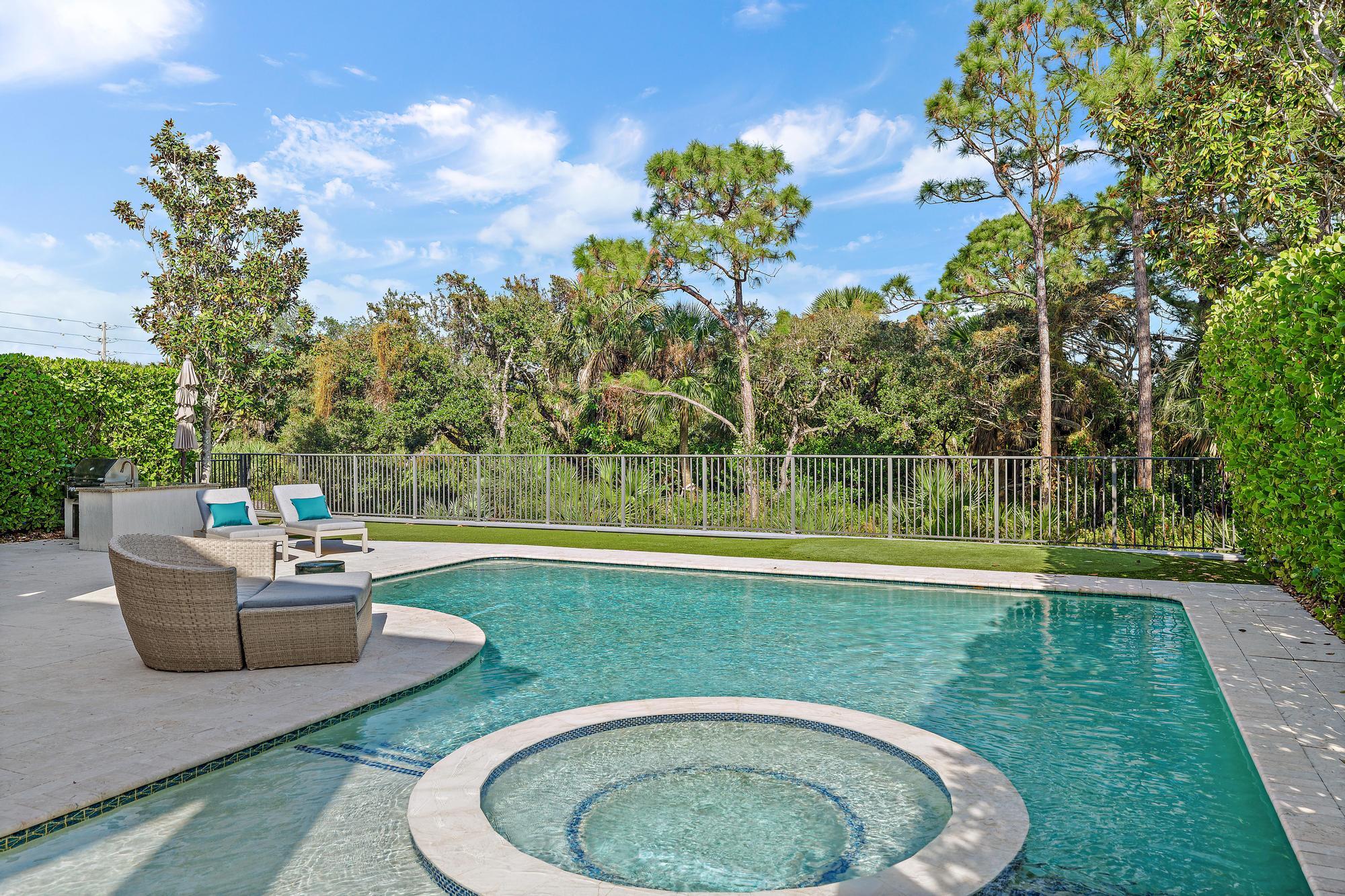 1727 W Hemingway Drive