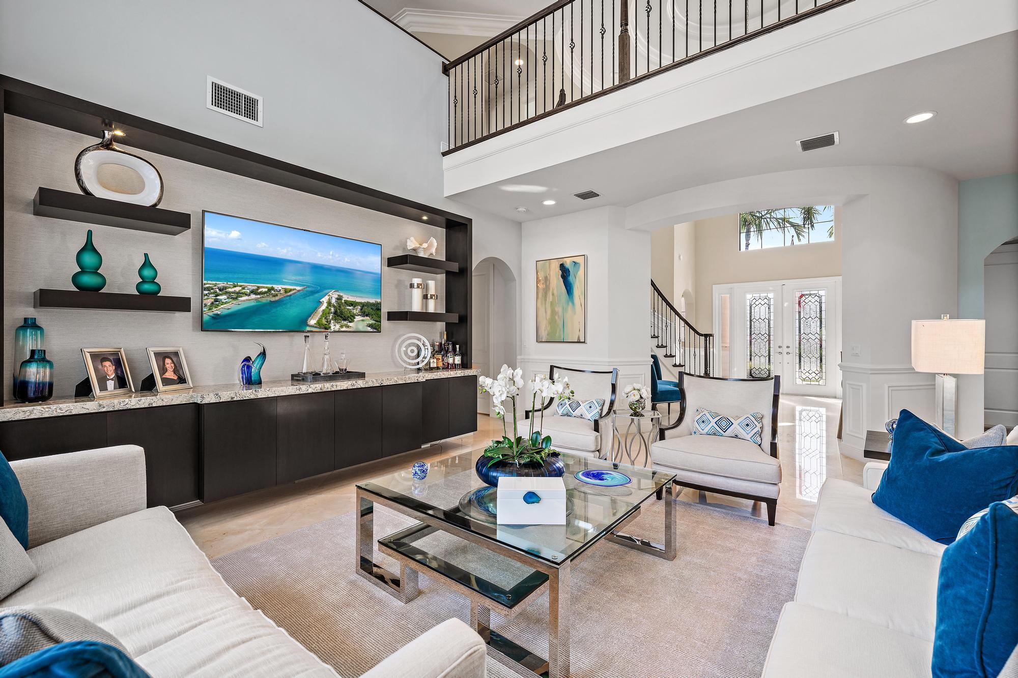 1727 W Hemingway Drive