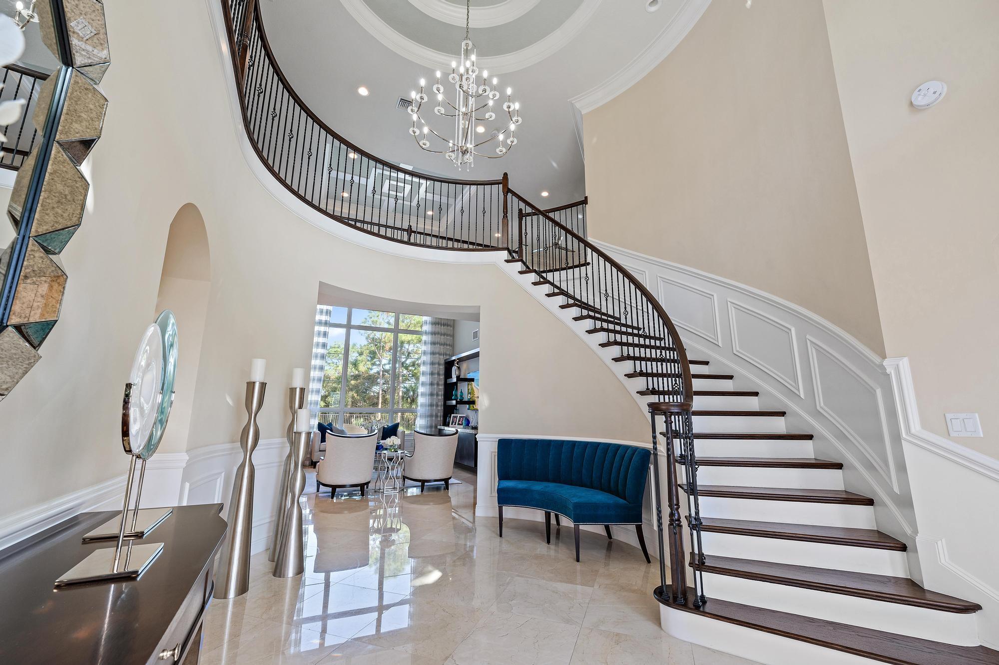 1727 W Hemingway Drive