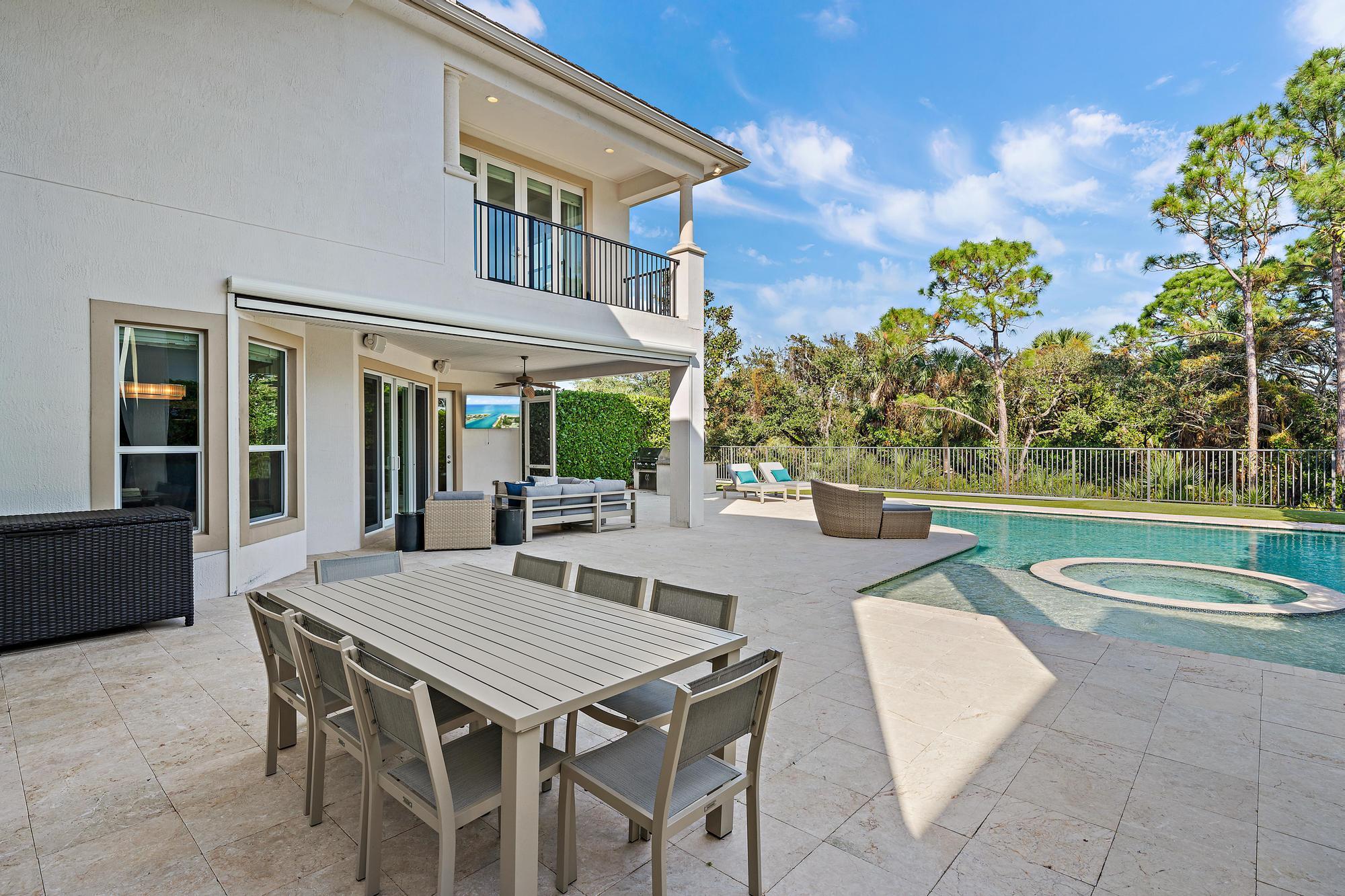1727 W Hemingway Drive