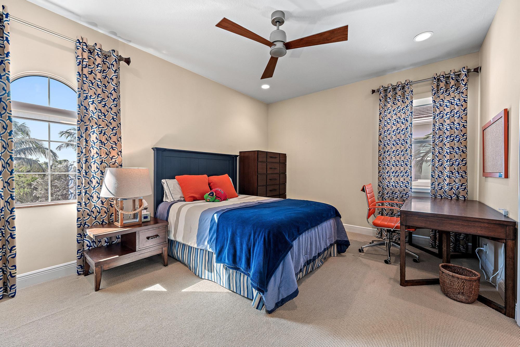 1727 W Hemingway Drive