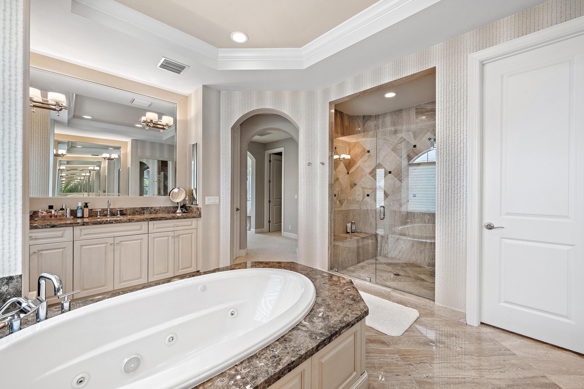 1727 W Hemingway Drive