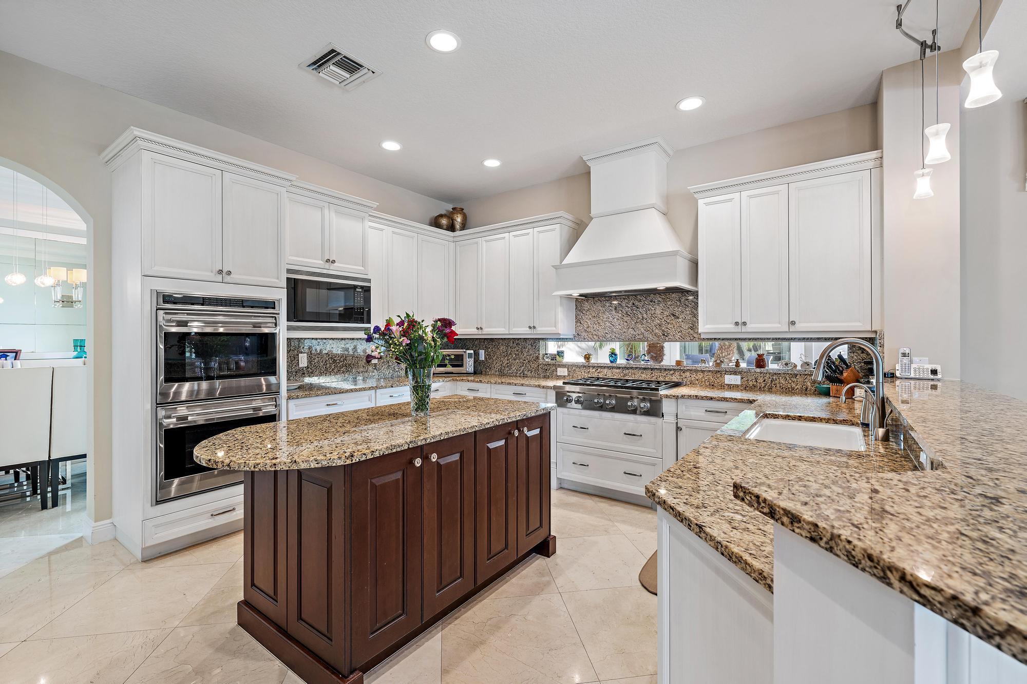 1727 W Hemingway Drive