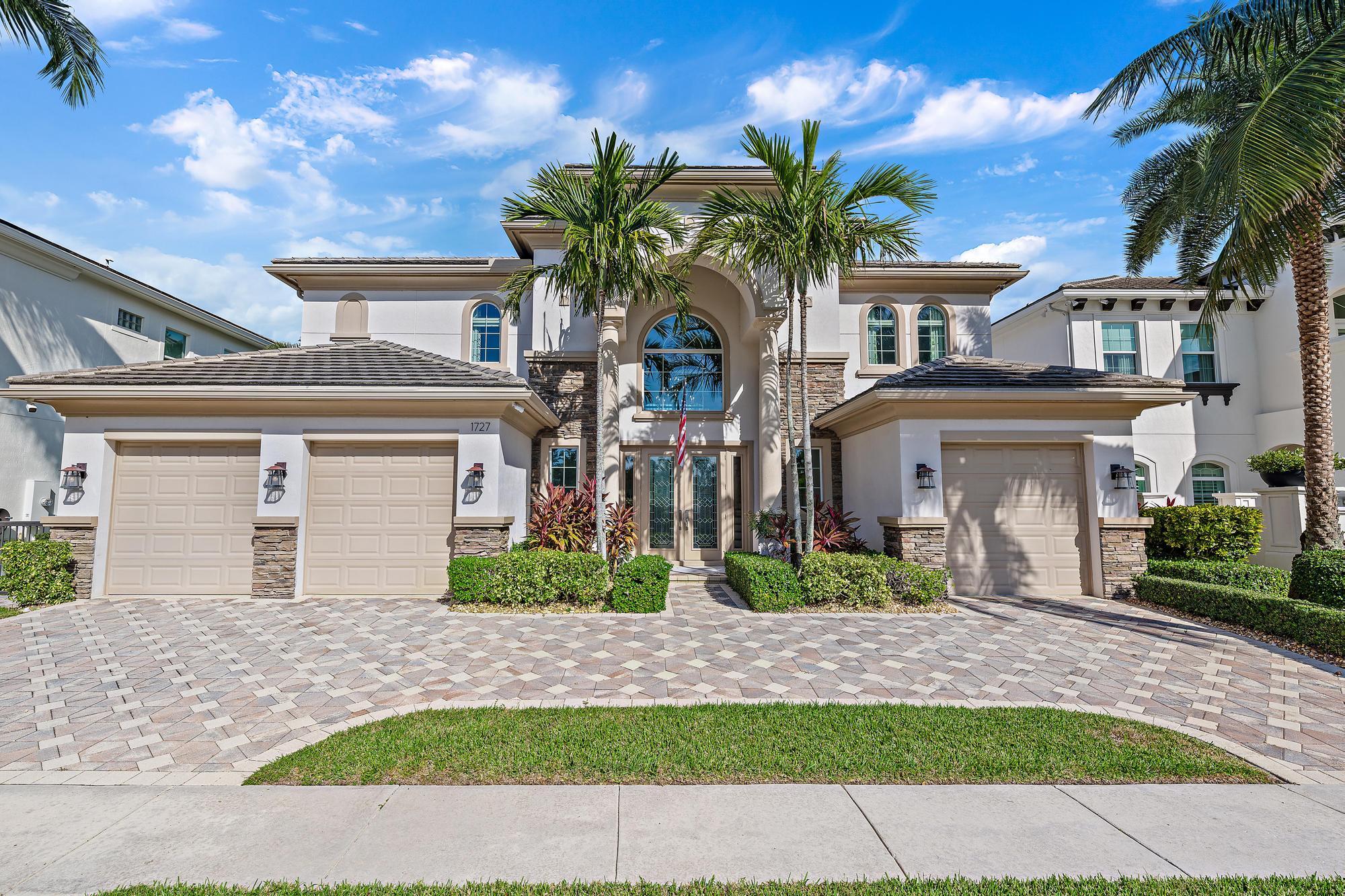 1727 W Hemingway Drive