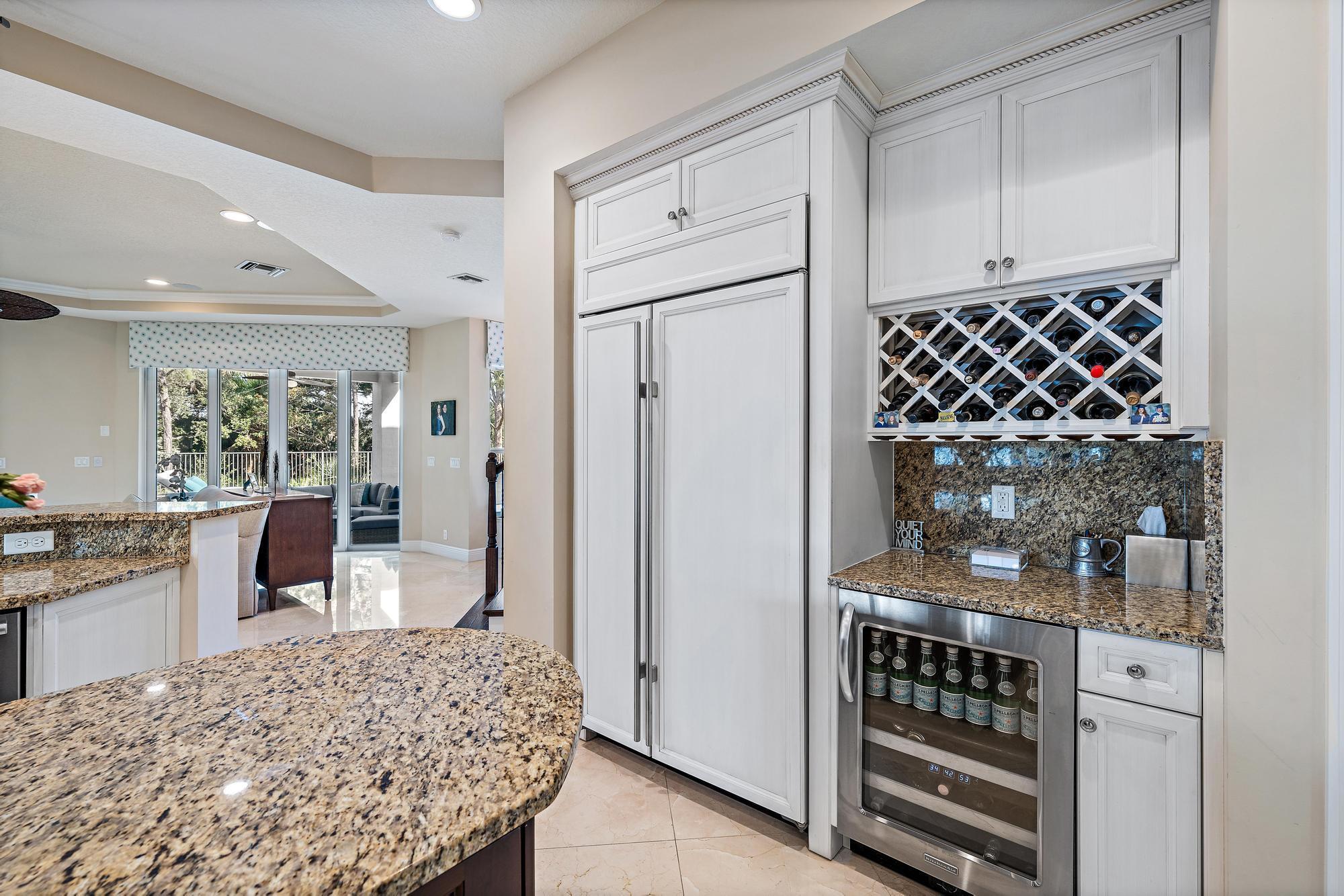 1727 W Hemingway Drive