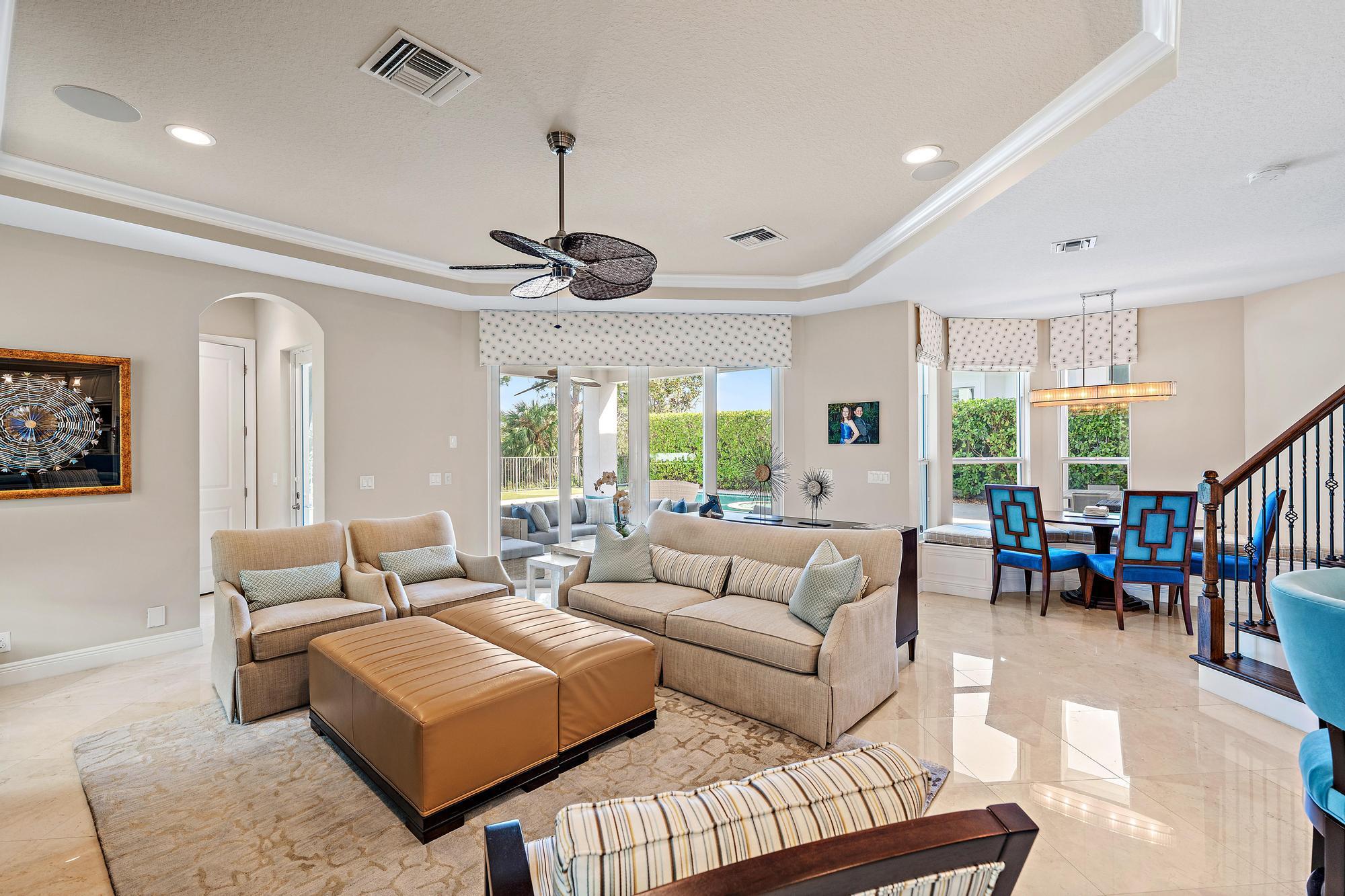 1727 W Hemingway Drive