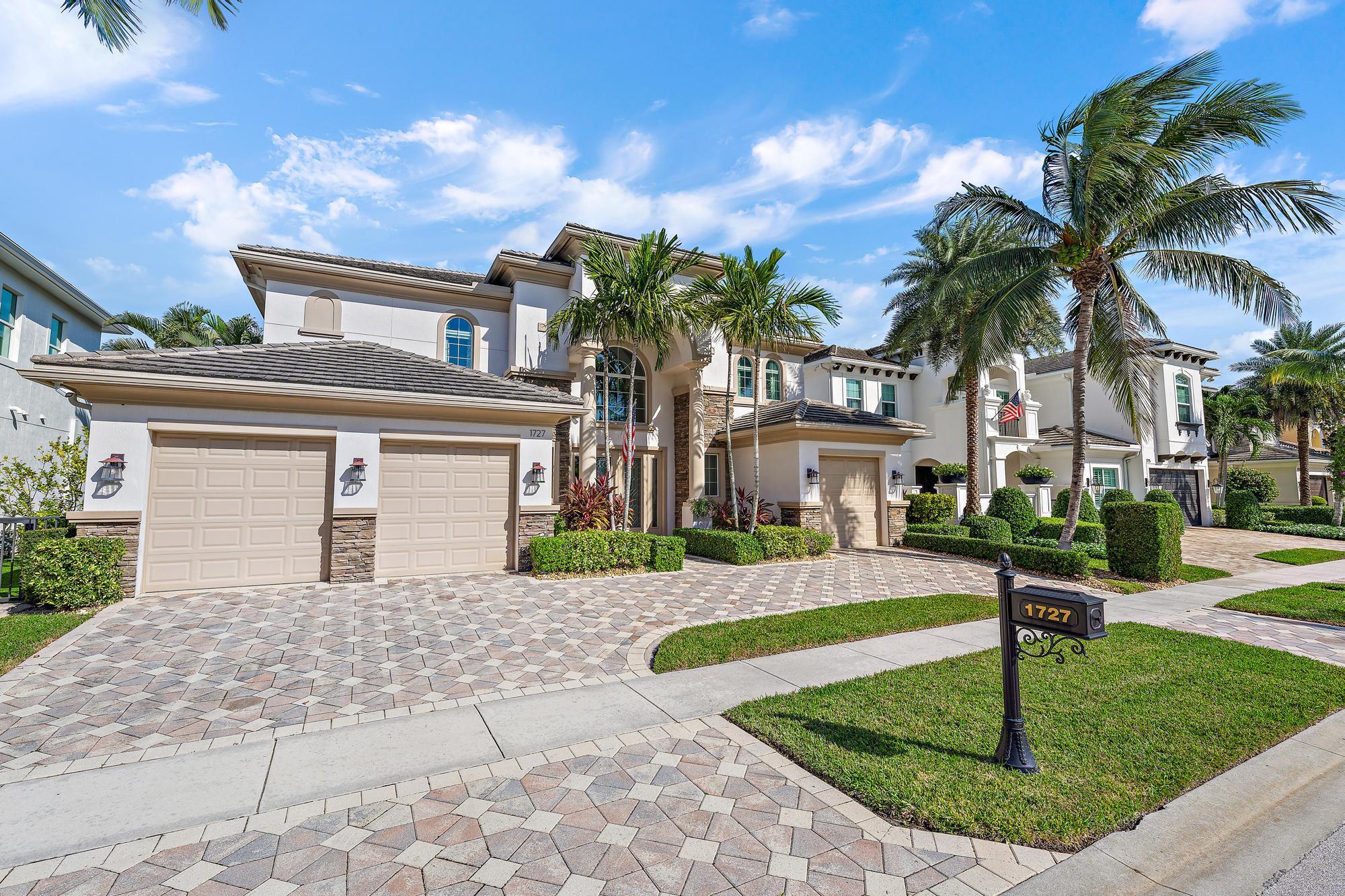 1727 W Hemingway Drive