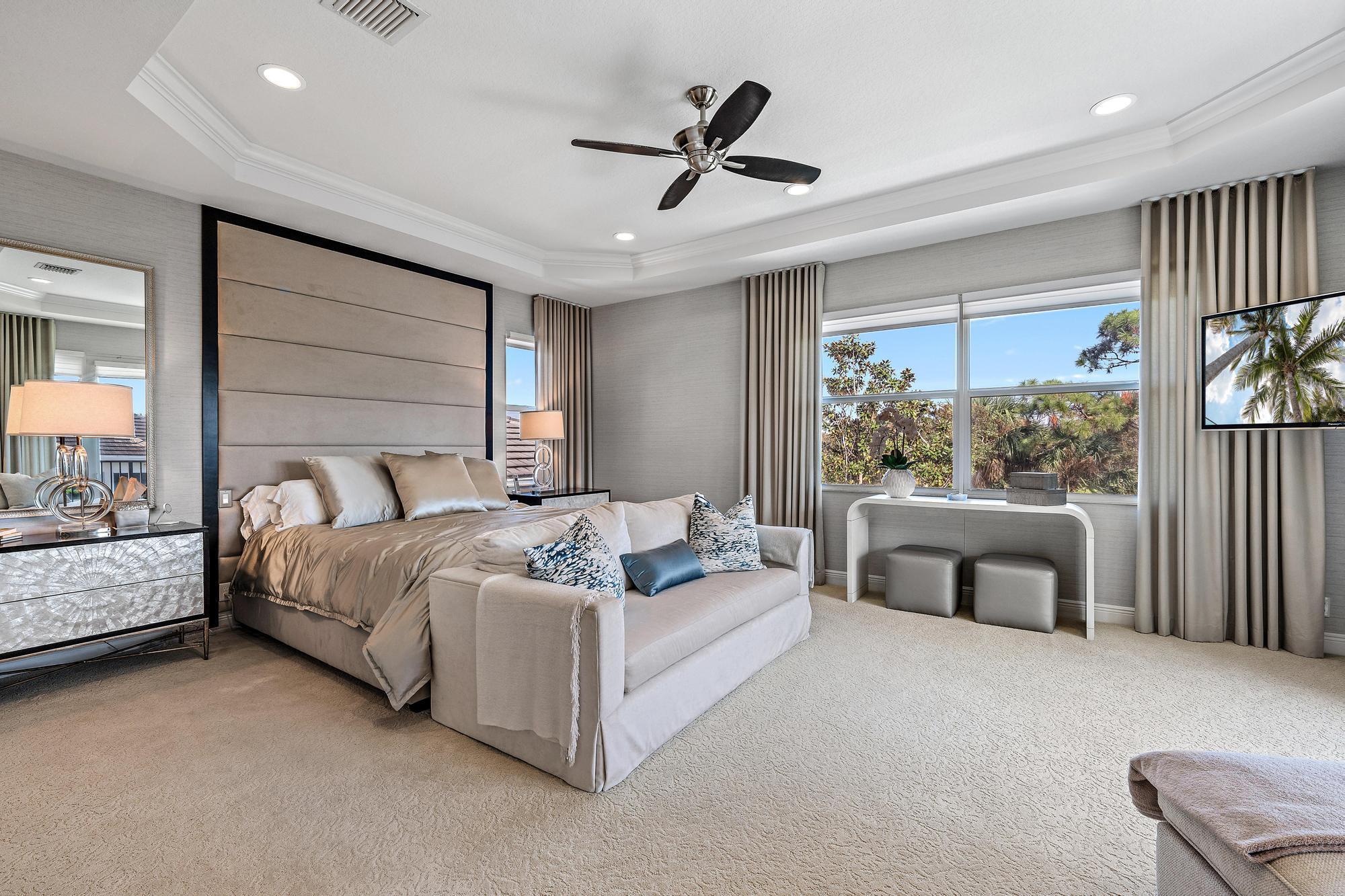 1727 W Hemingway Drive