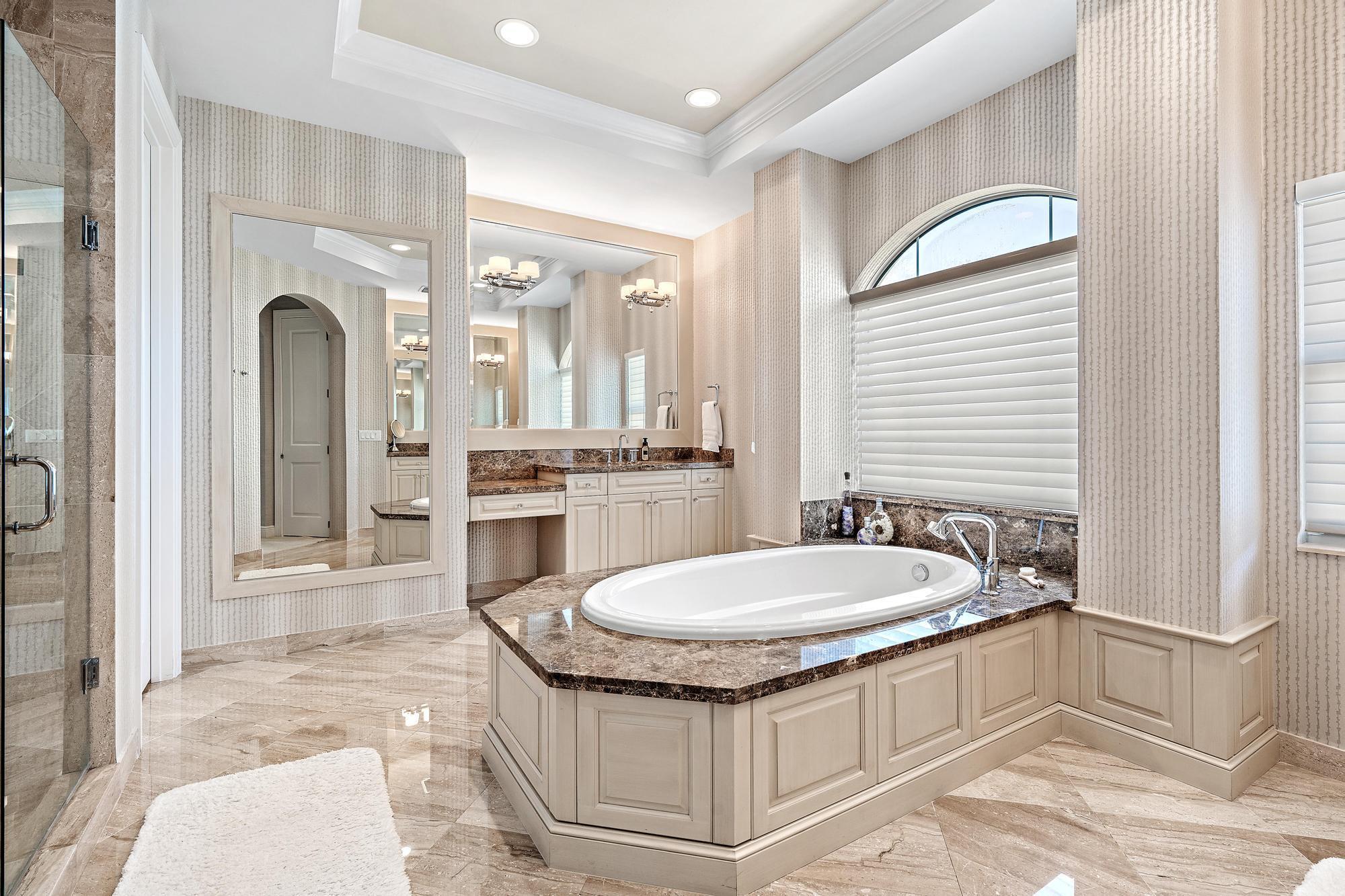 1727 W Hemingway Drive