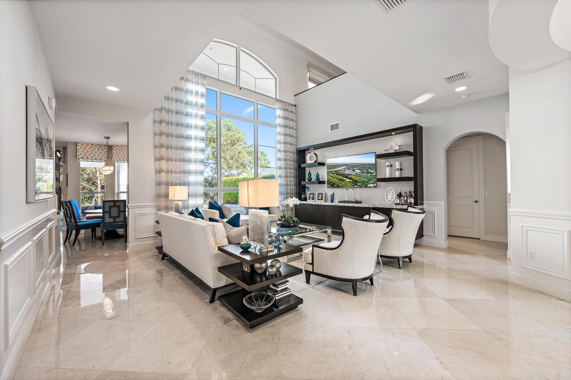 1727 W Hemingway Drive