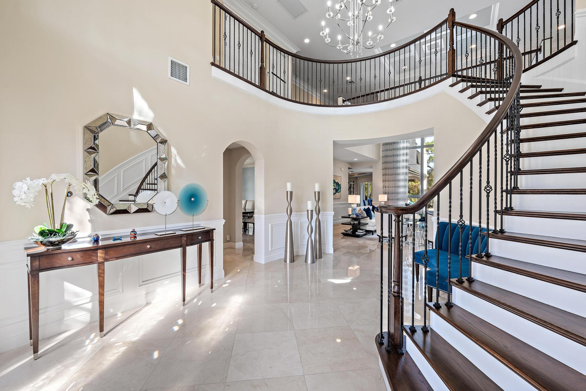 1727 W Hemingway Drive