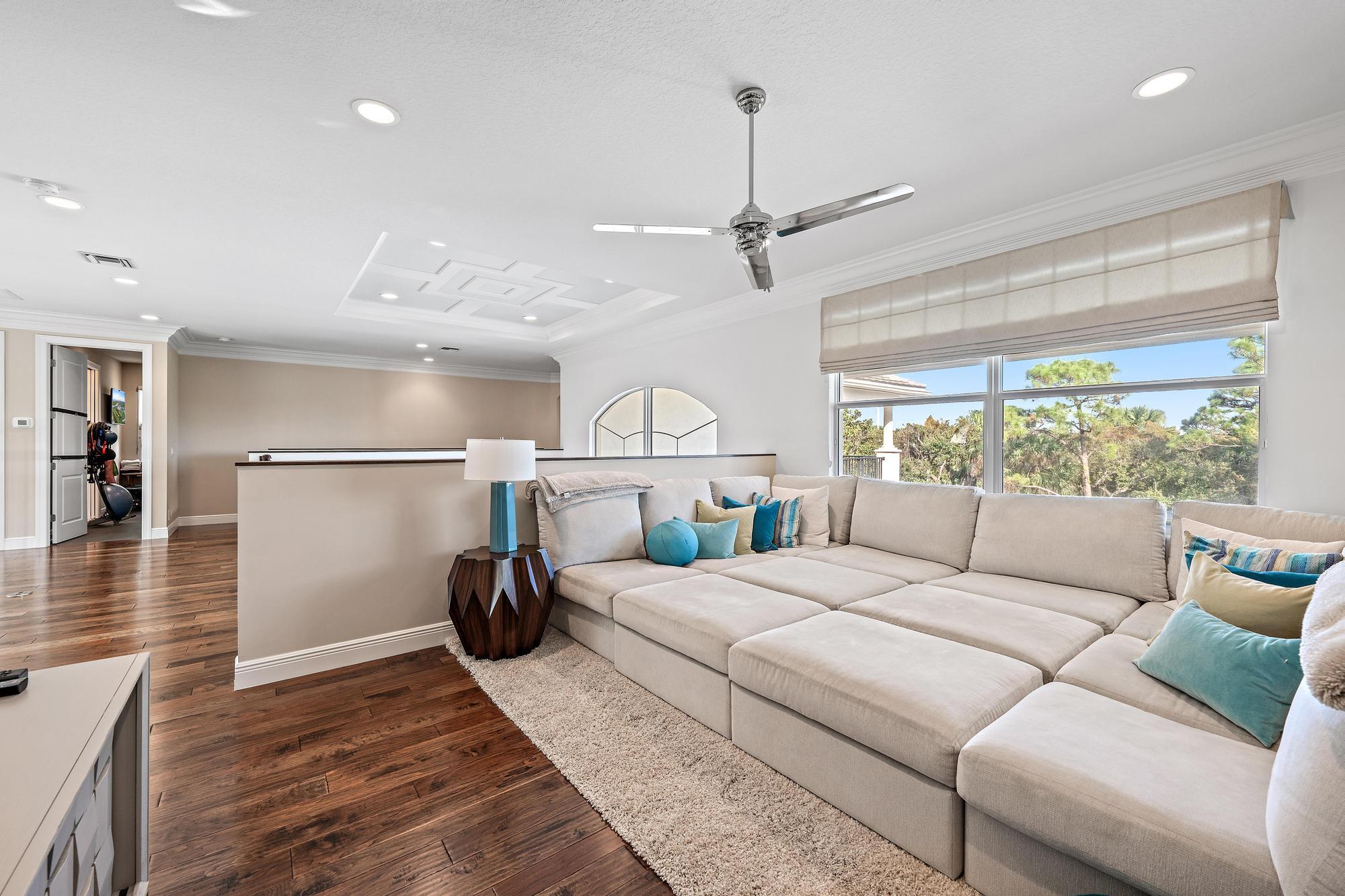 1727 W Hemingway Drive
