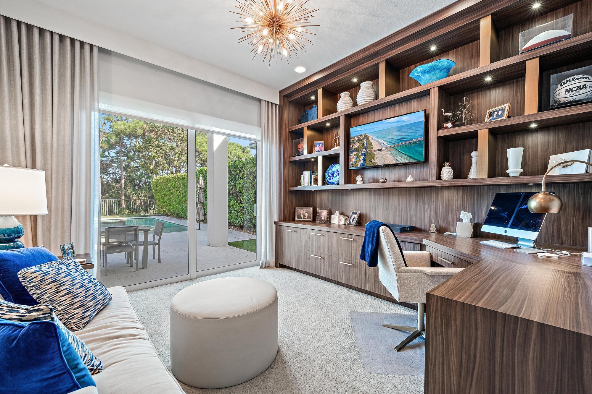 1727 W Hemingway Drive