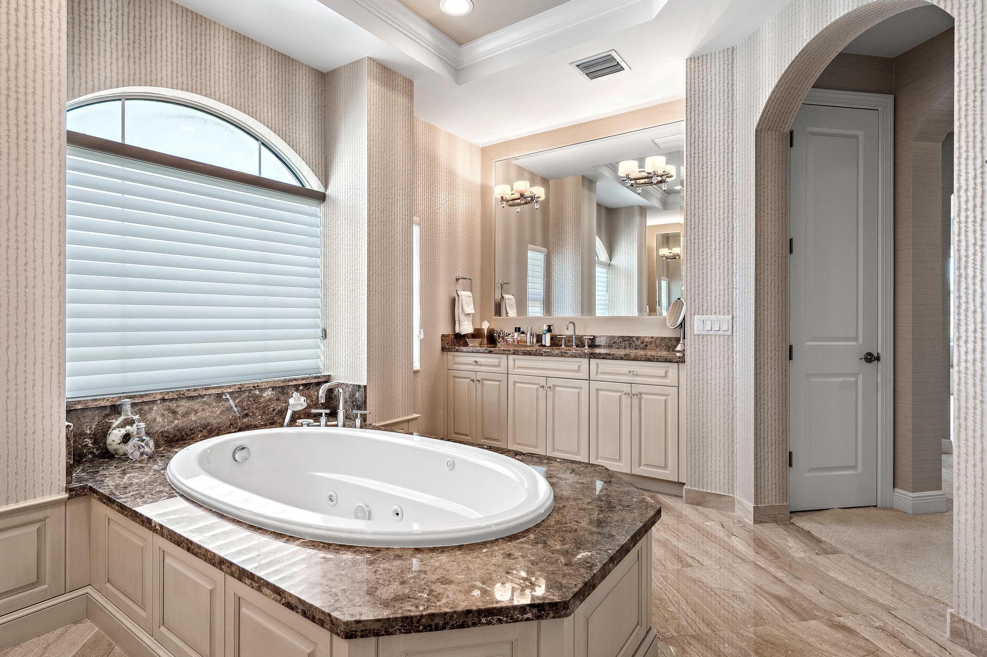 1727 W Hemingway Drive