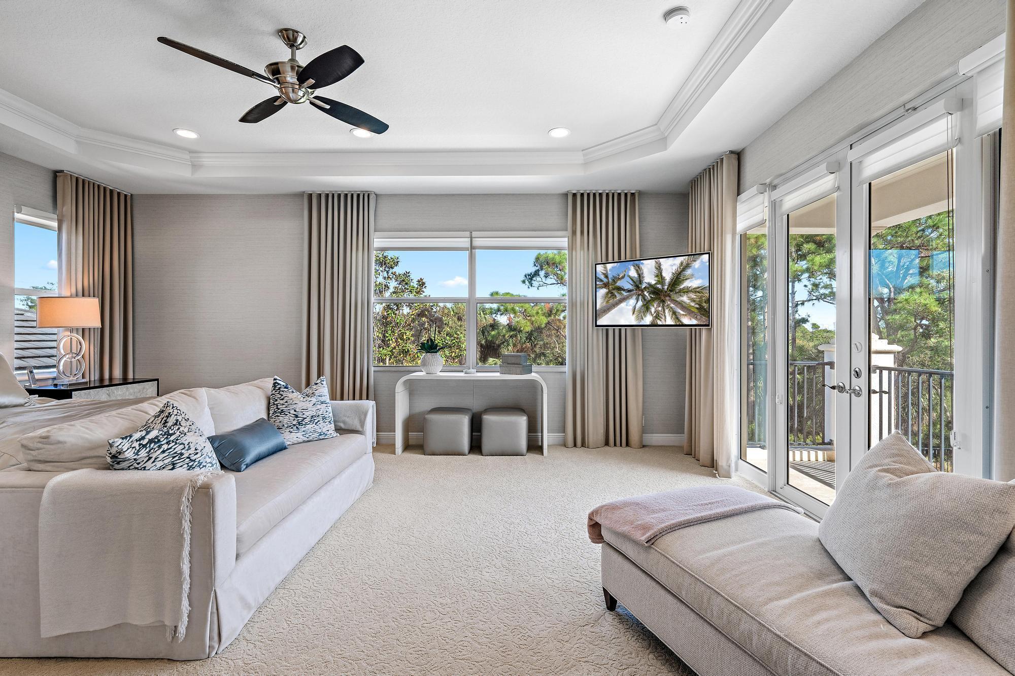 1727 W Hemingway Drive