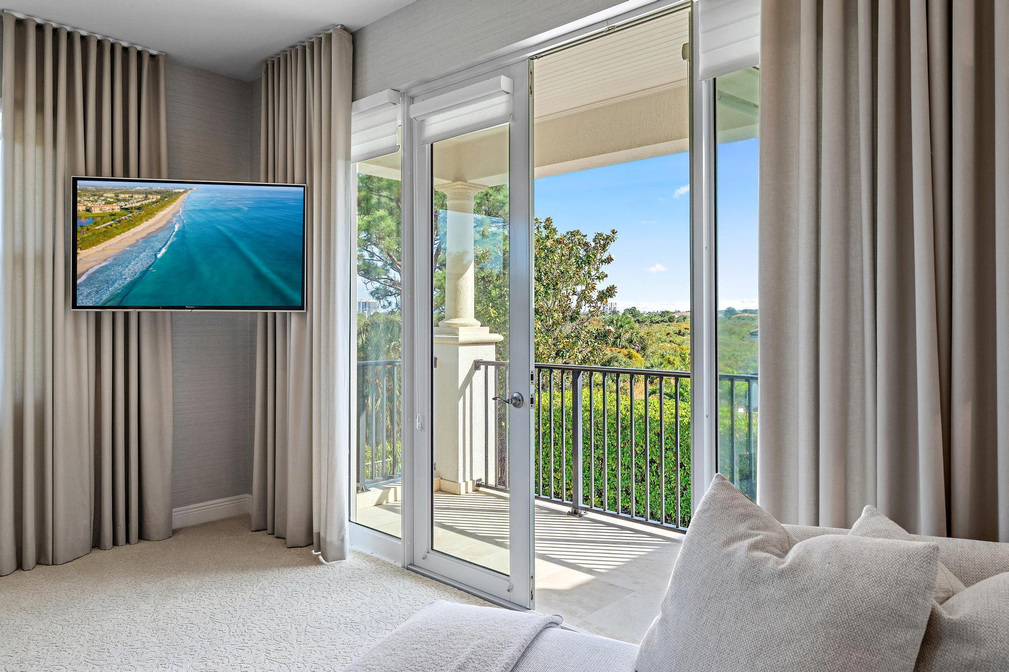 1727 W Hemingway Drive