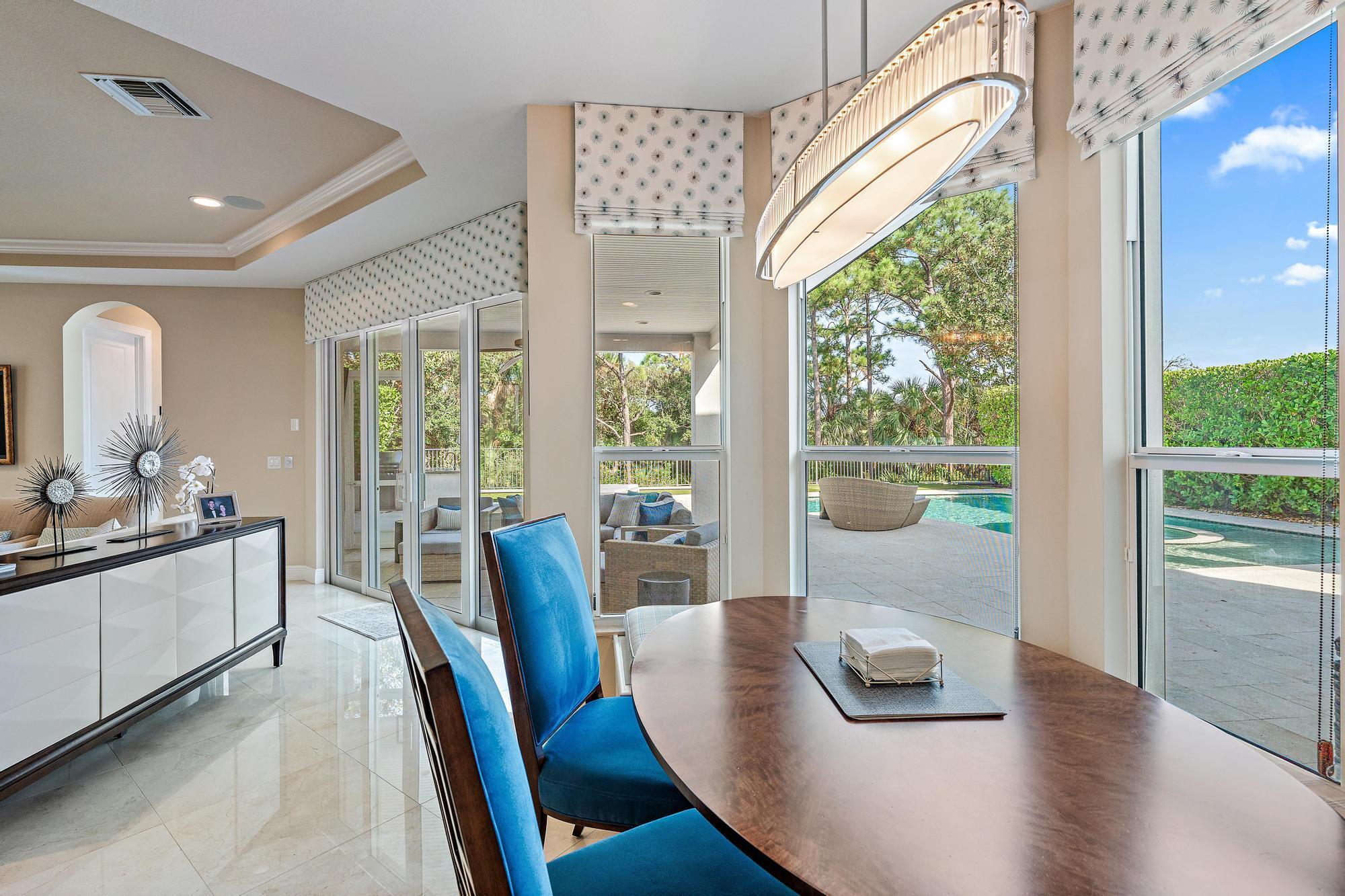 1727 W Hemingway Drive