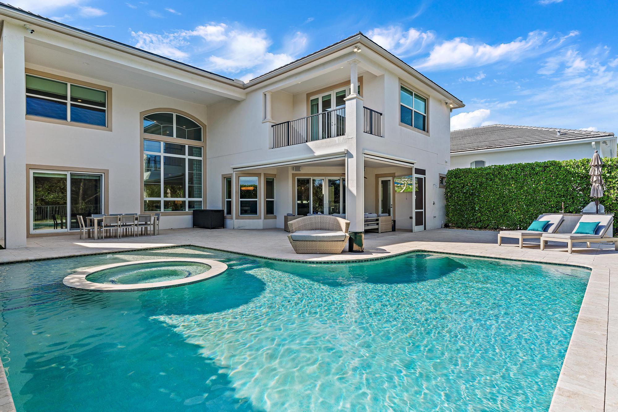 1727 W Hemingway Drive