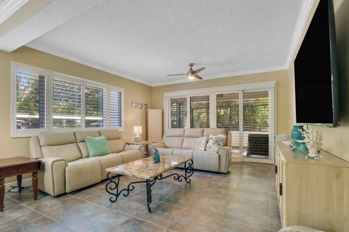 911 Oak Harbour Drive