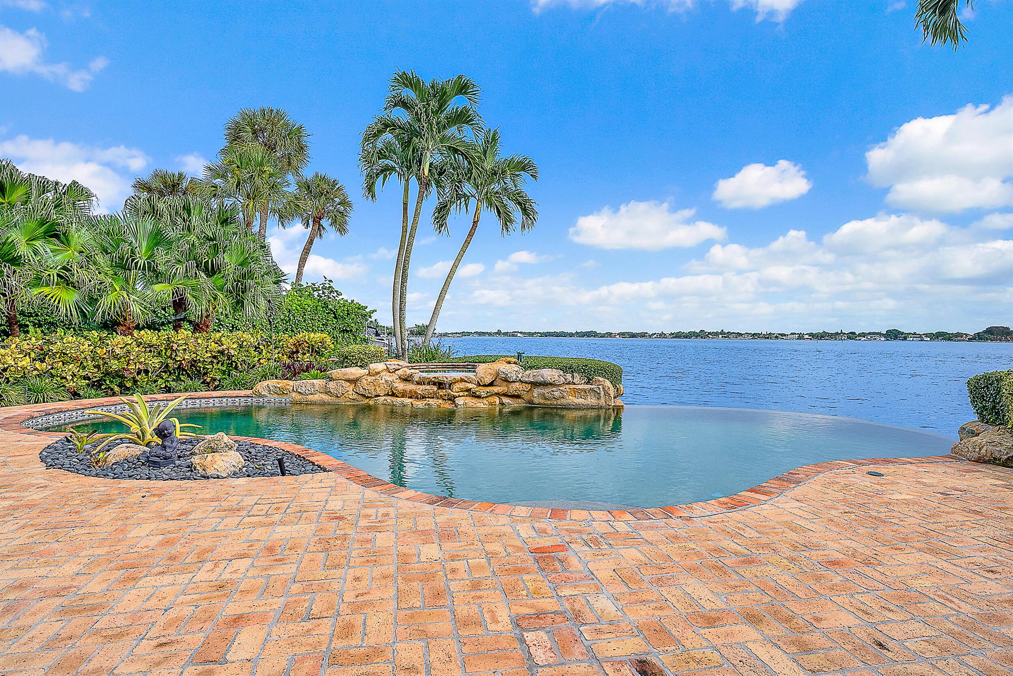 20 Yacht Club Place