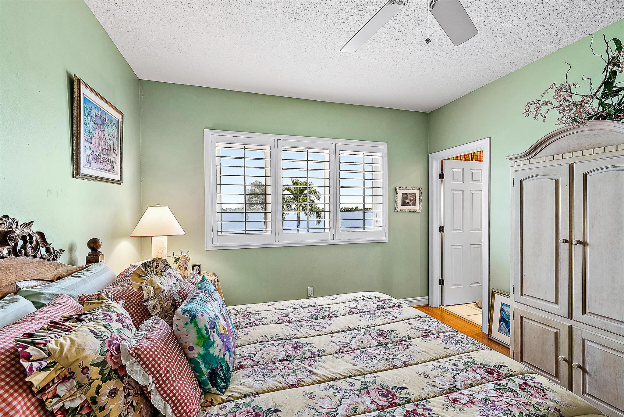 20 Yacht Club Place