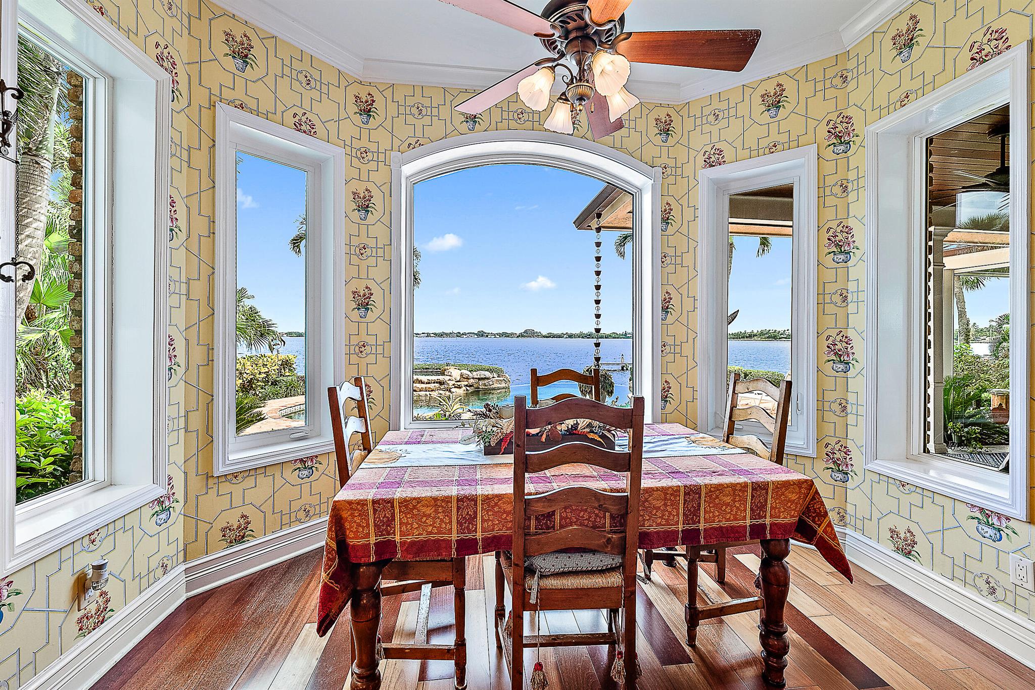20 Yacht Club Place