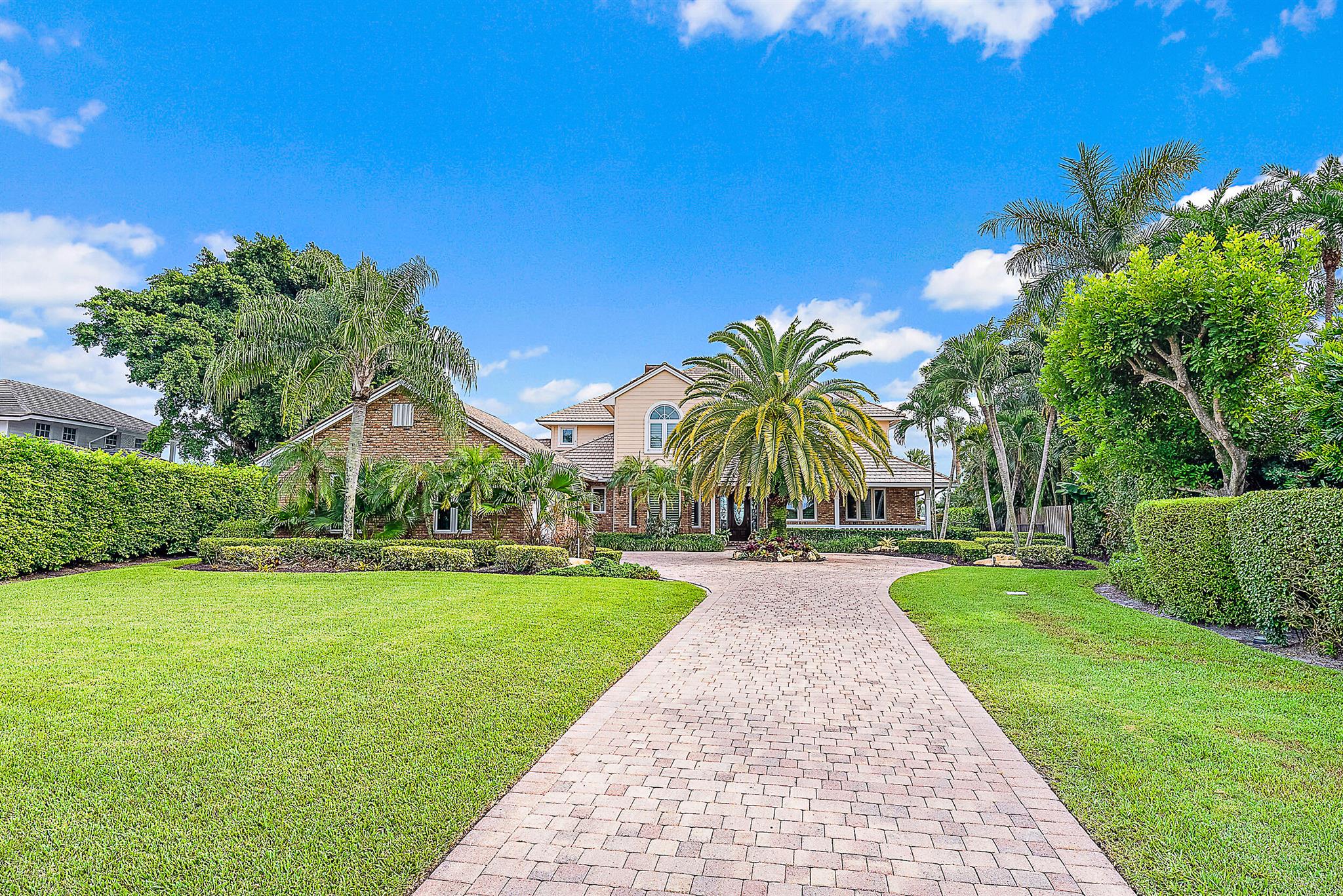 20 Yacht Club Place