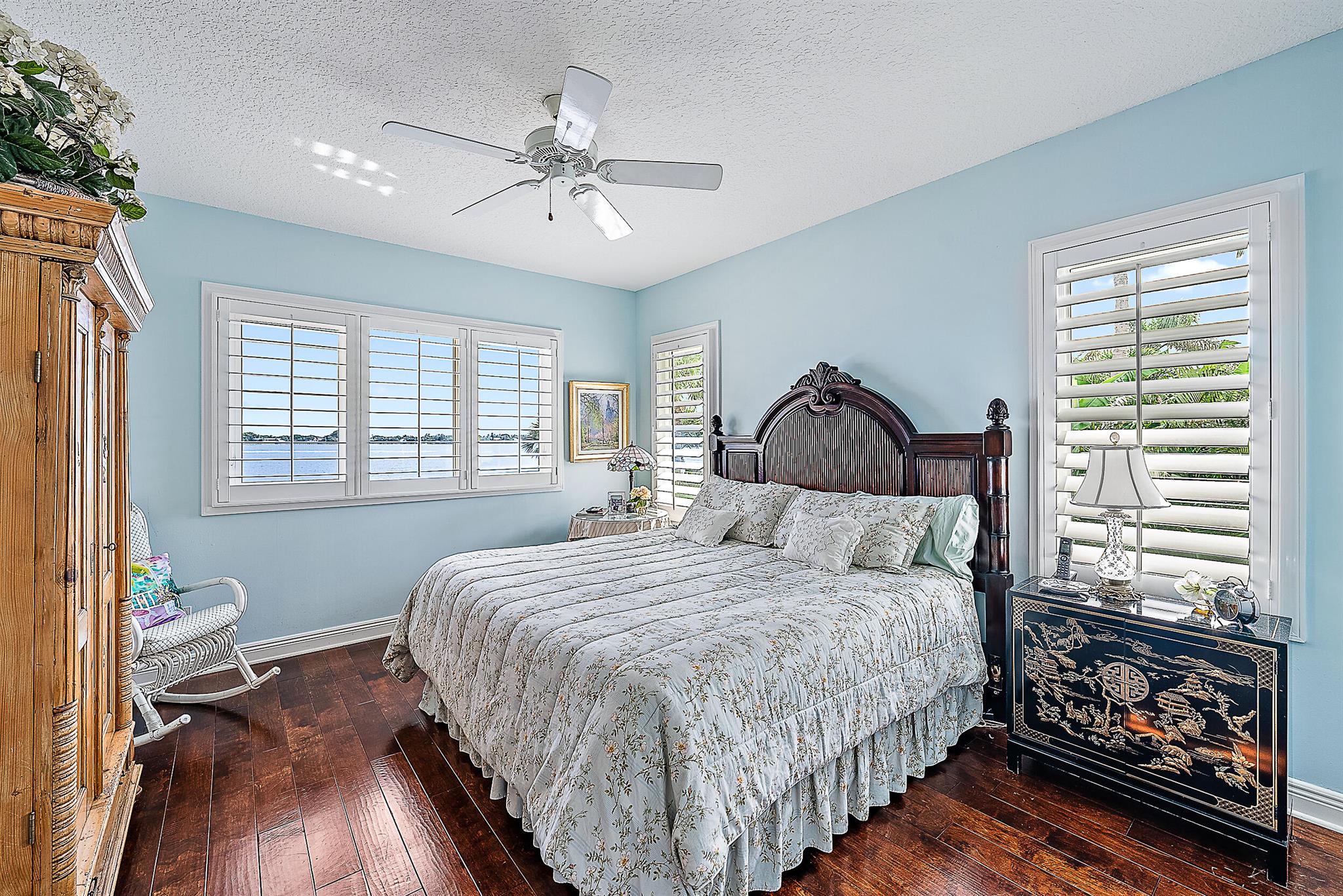 20 Yacht Club Place