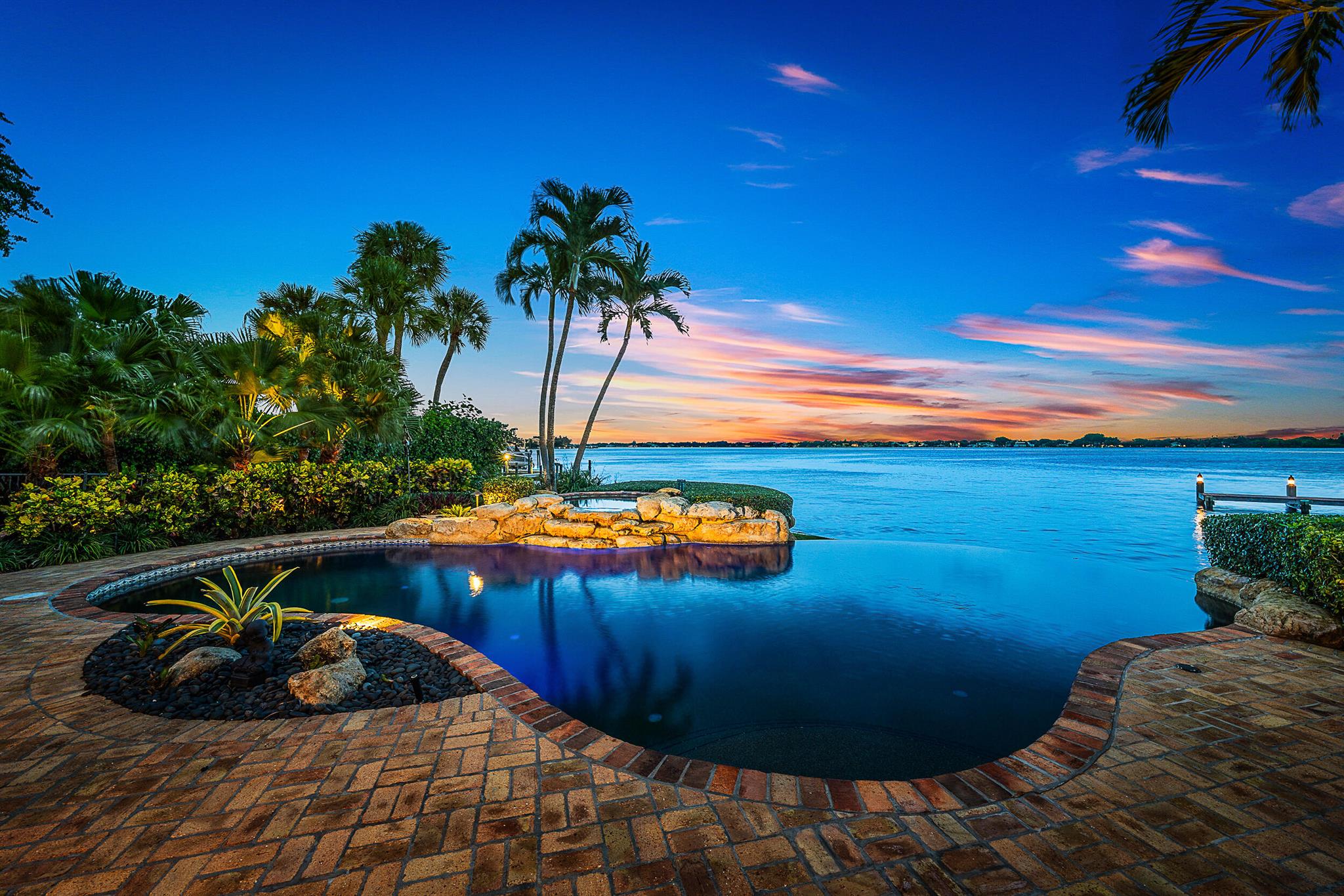20 Yacht Club Place
