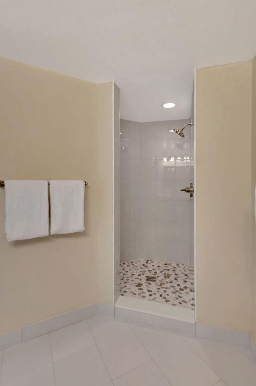 600 Uno Lago Drive 205