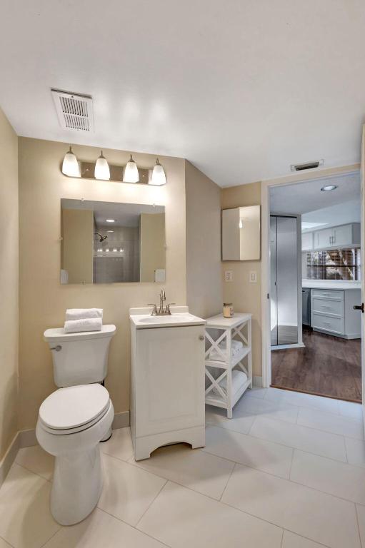 600 Uno Lago Drive 205