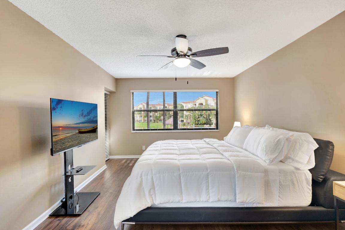 600 Uno Lago Drive 205