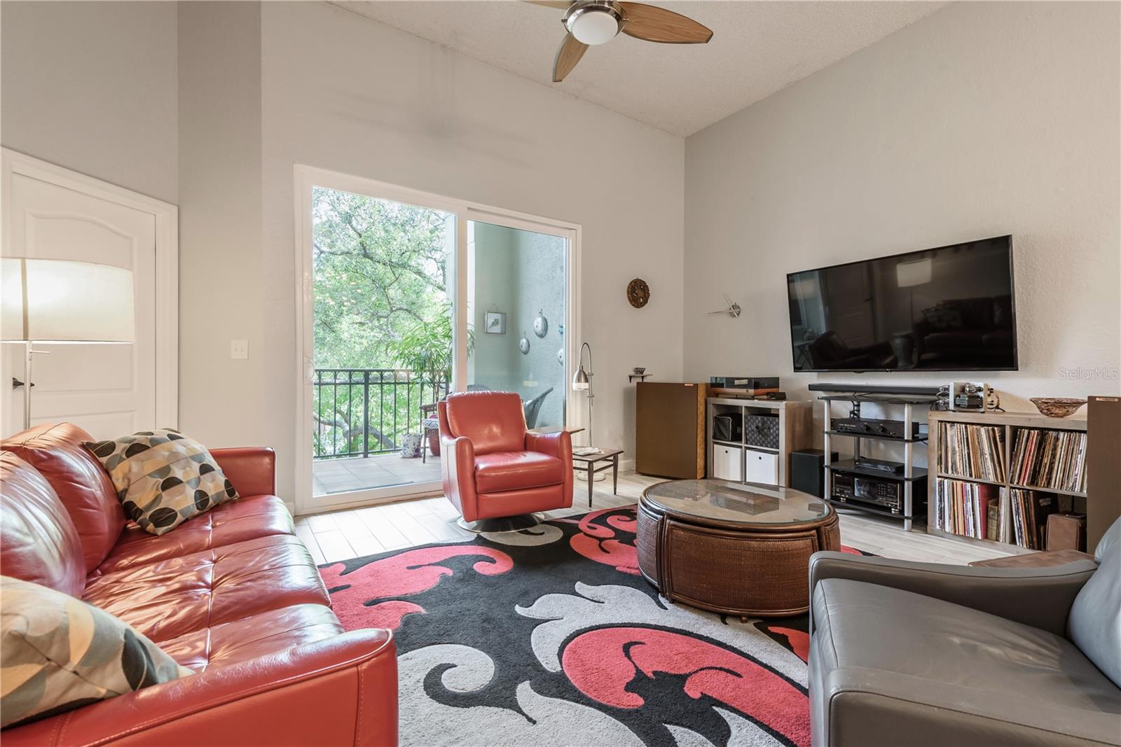 606 TROPICAL BREEZE WAY