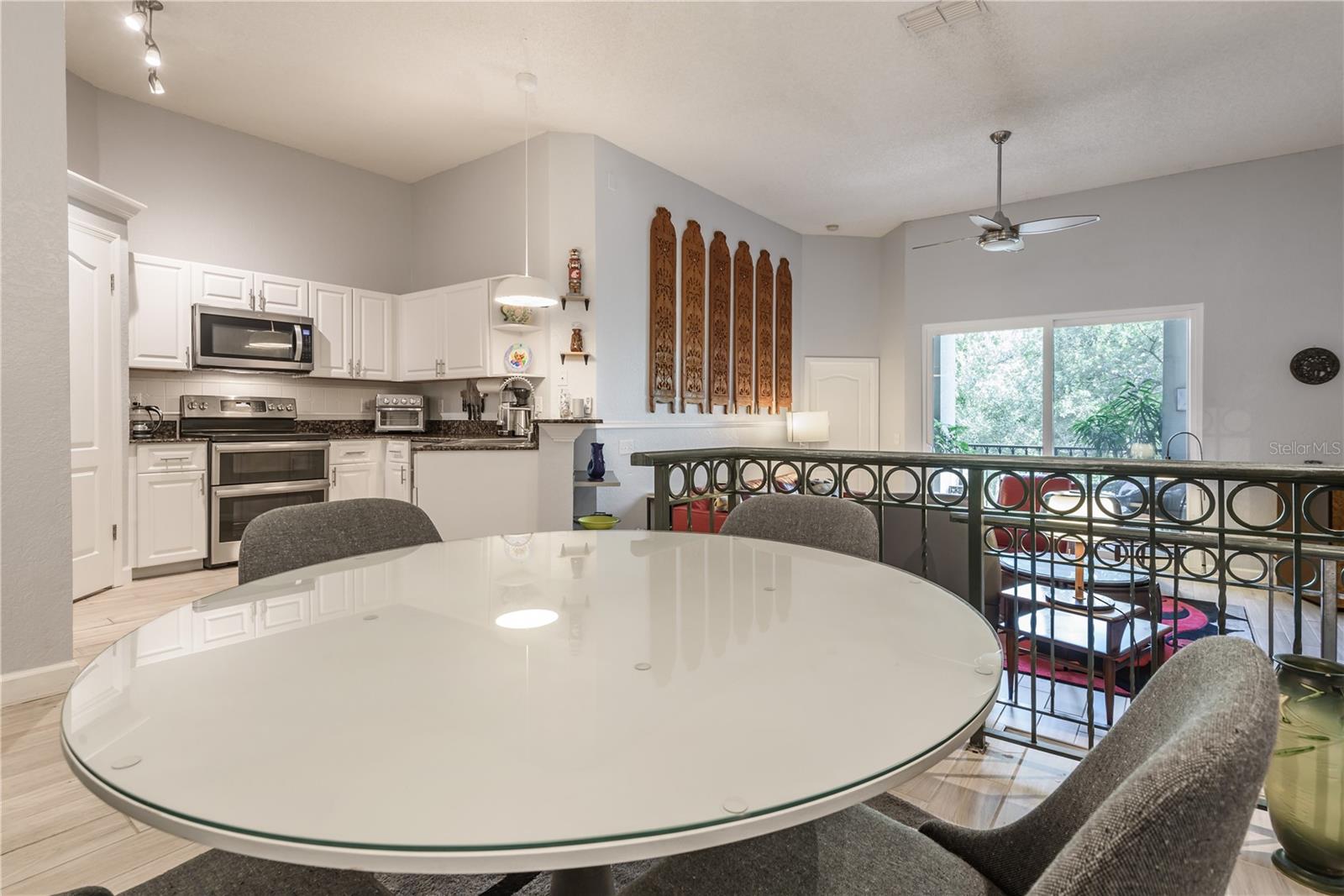606 TROPICAL BREEZE WAY