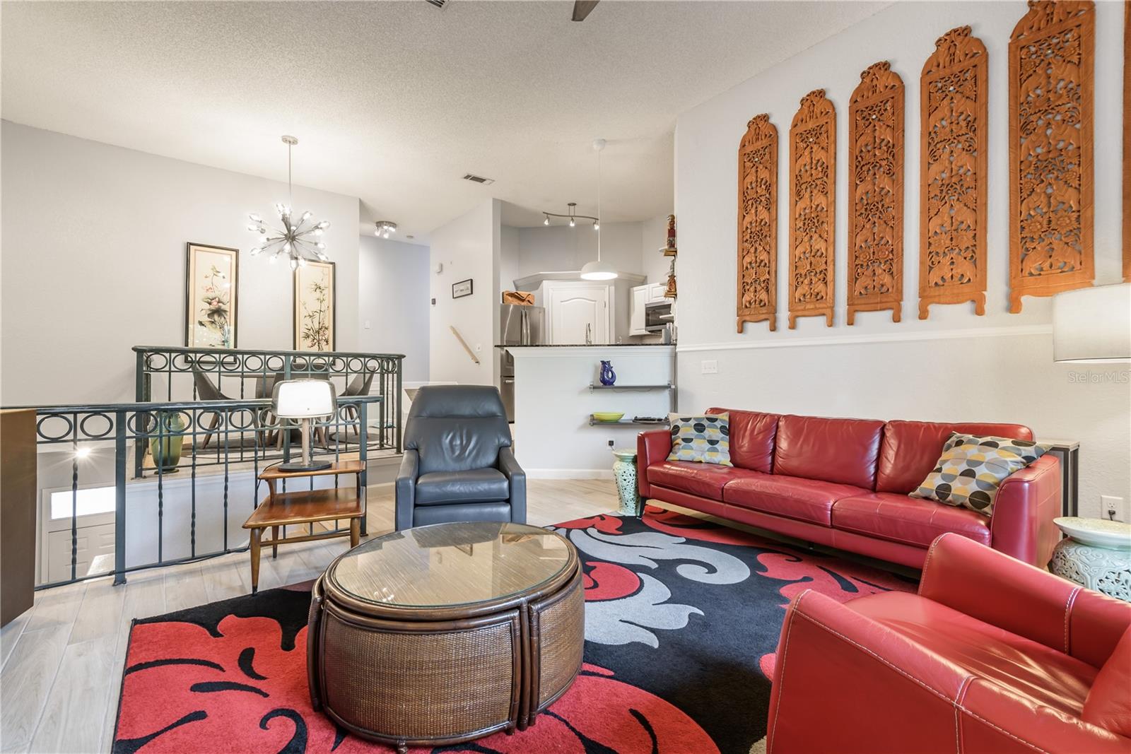 606 TROPICAL BREEZE WAY