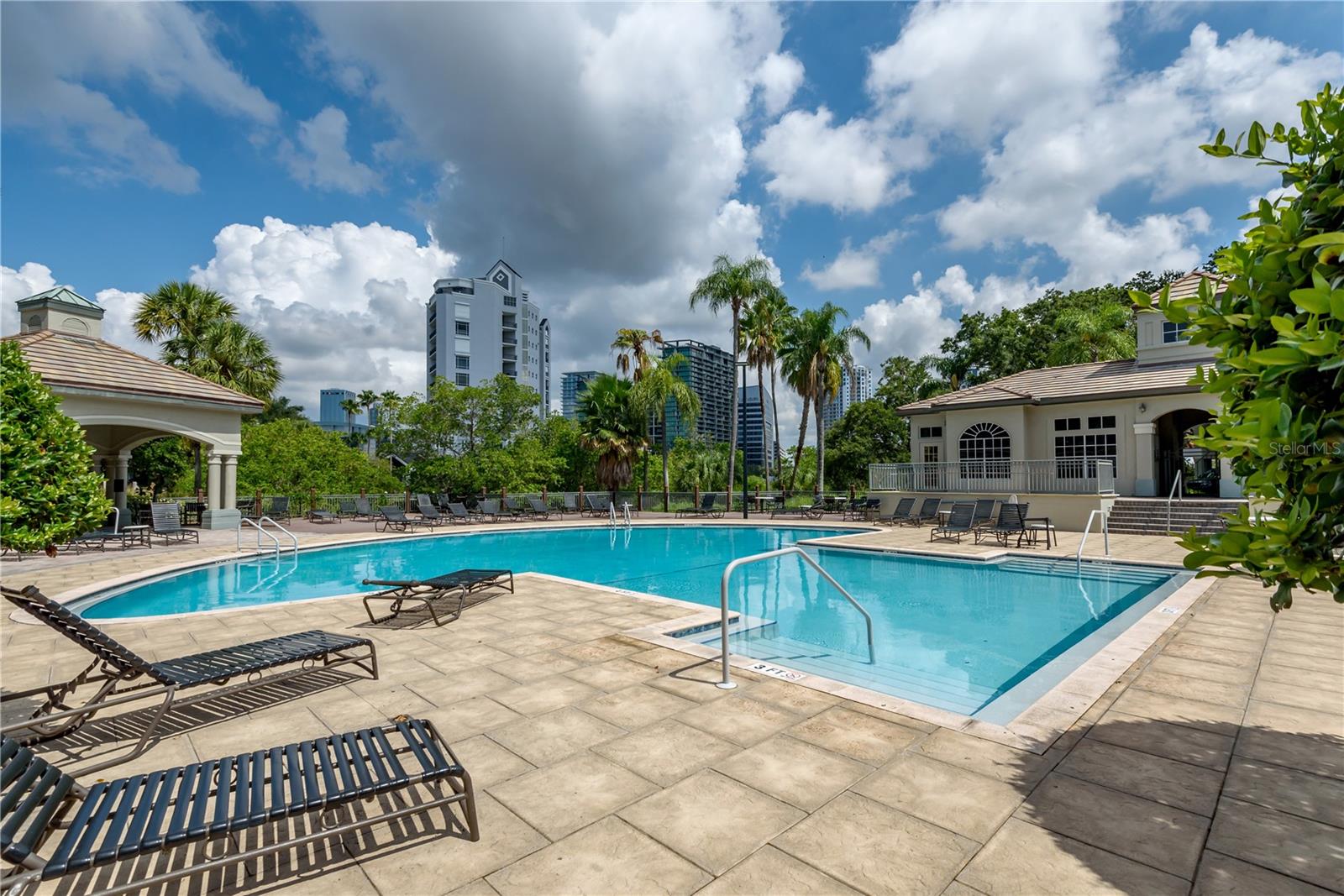 606 TROPICAL BREEZE WAY