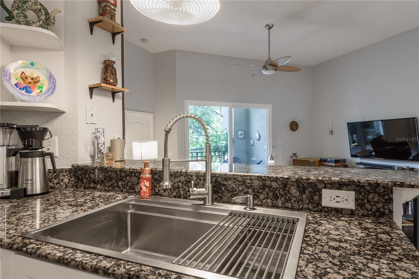 606 TROPICAL BREEZE WAY