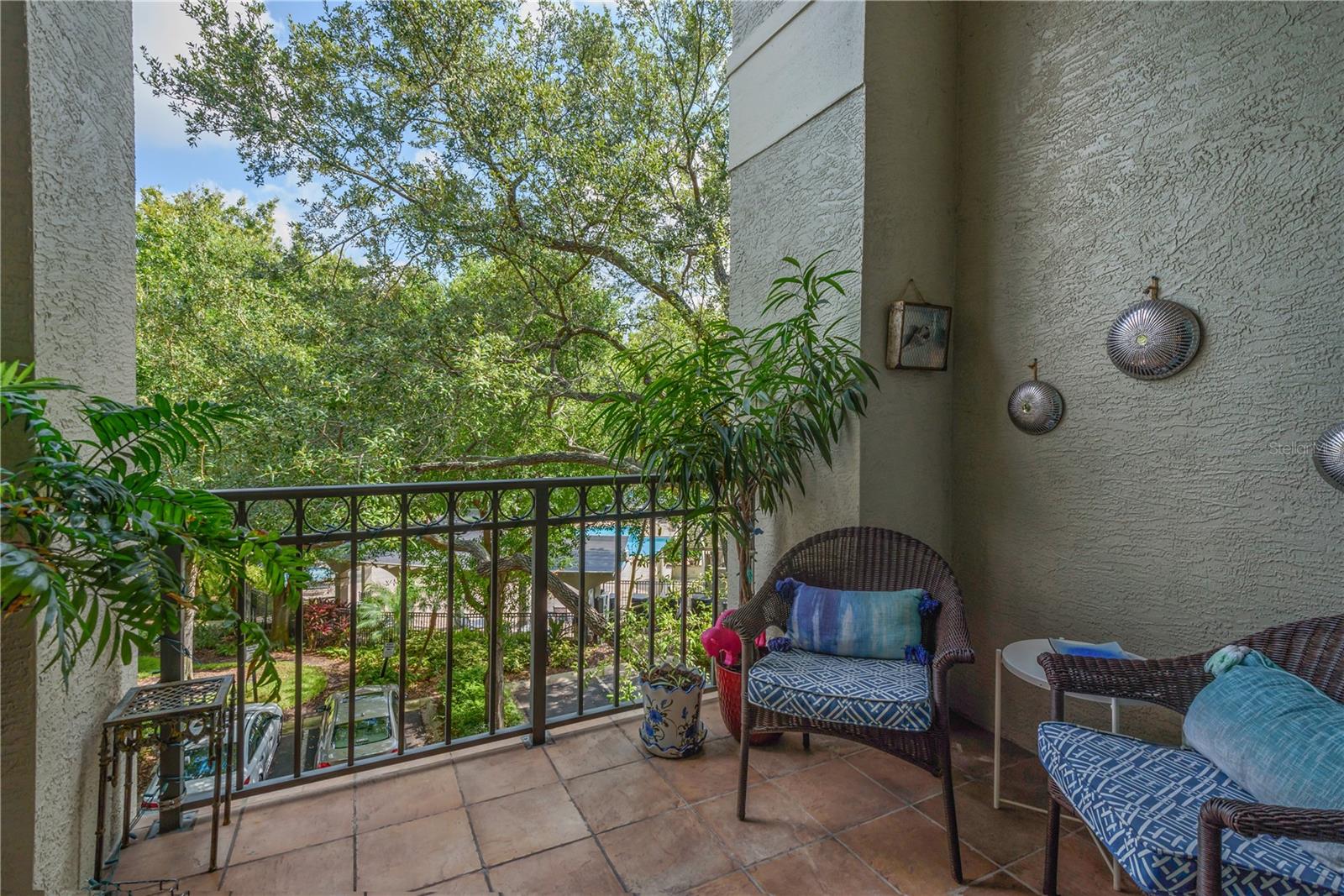 606 TROPICAL BREEZE WAY