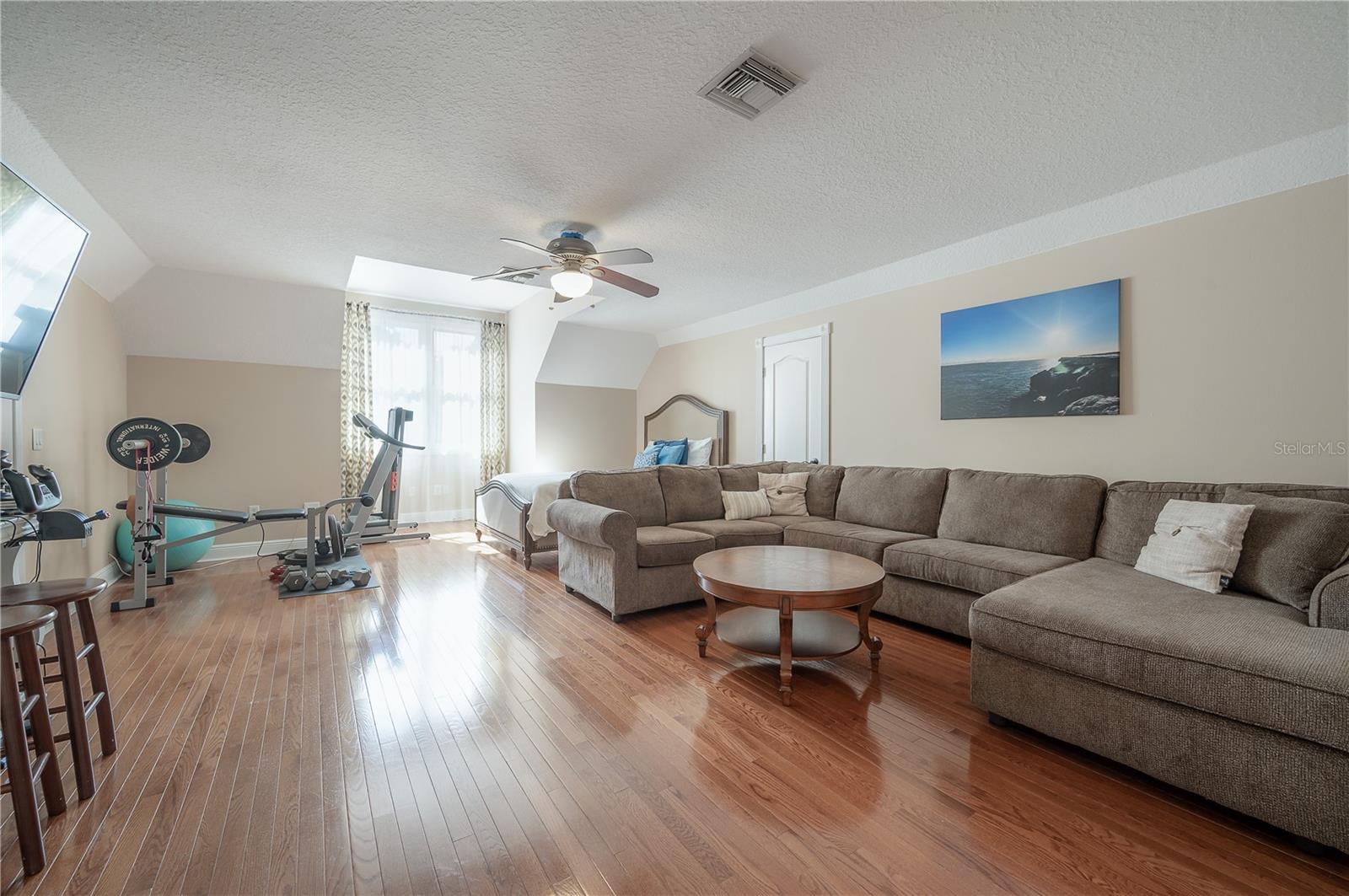 2204 COLEWOOD LN